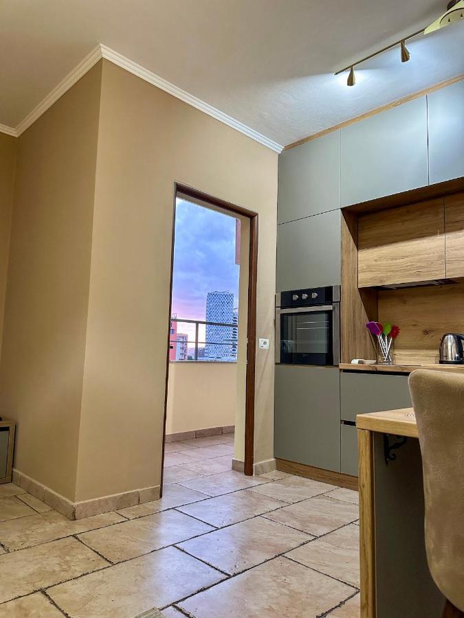 Amos City Center Apartment Tirana Esterno foto