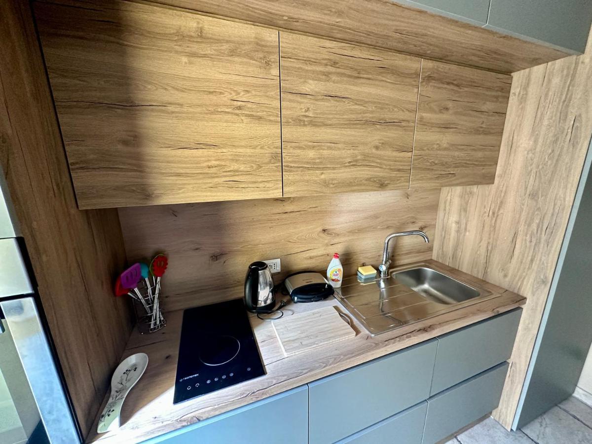 Amos City Center Apartment Tirana Esterno foto
