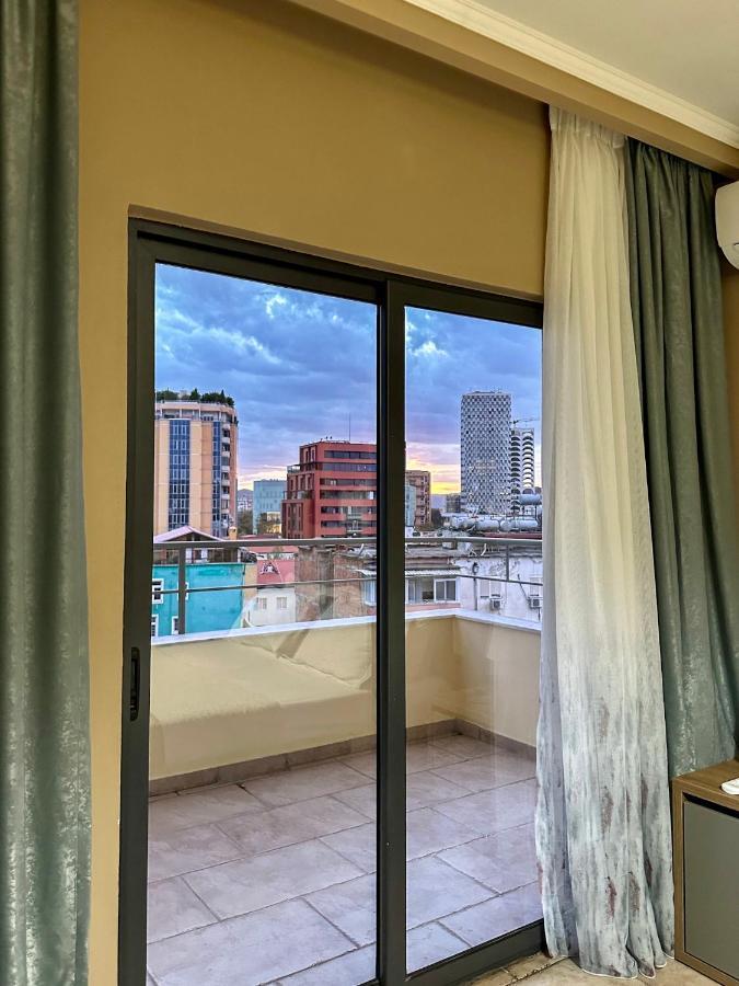 Amos City Center Apartment Tirana Esterno foto