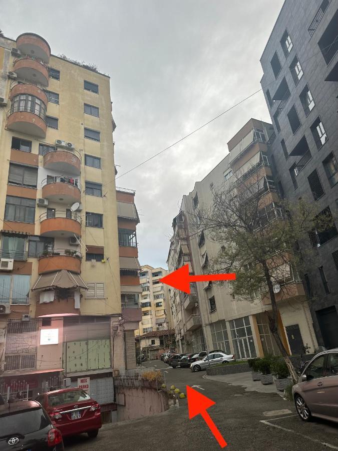 Amos City Center Apartment Tirana Esterno foto